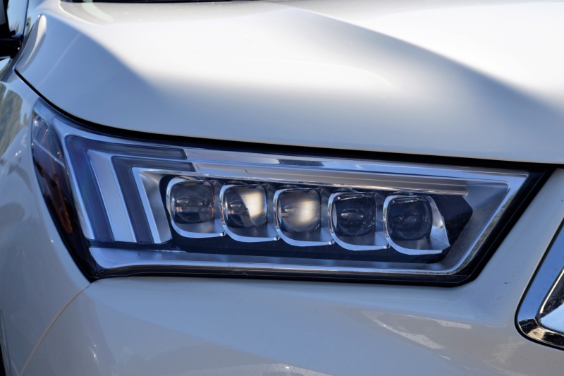 automobile-BEAUSOLEIL-min_acura-headlamp-2834131